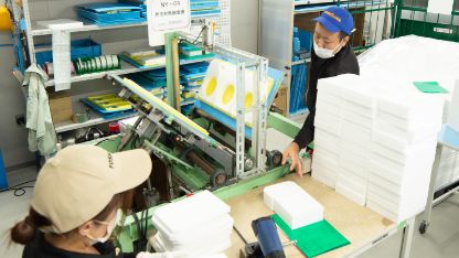 自動ねつ貼り機（自社製）